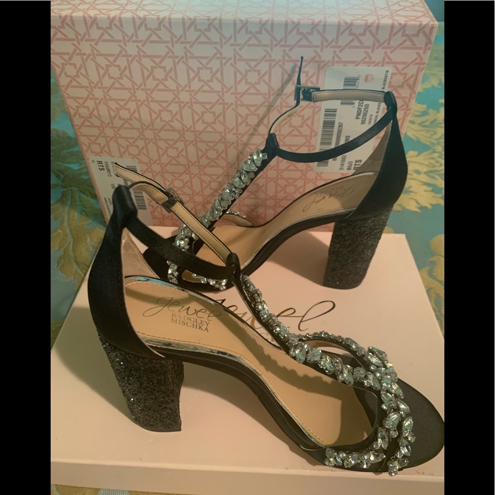 Jewel by Badgley Mischka Satin Evening Pump